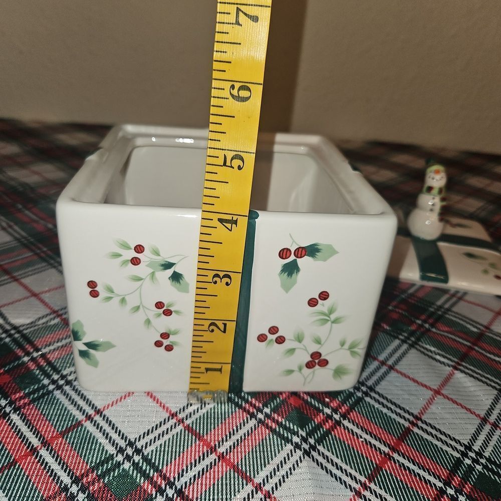 Pfaltzgraff Winterberry Festive Ceramic Treat Jar - Picture 6 of 7